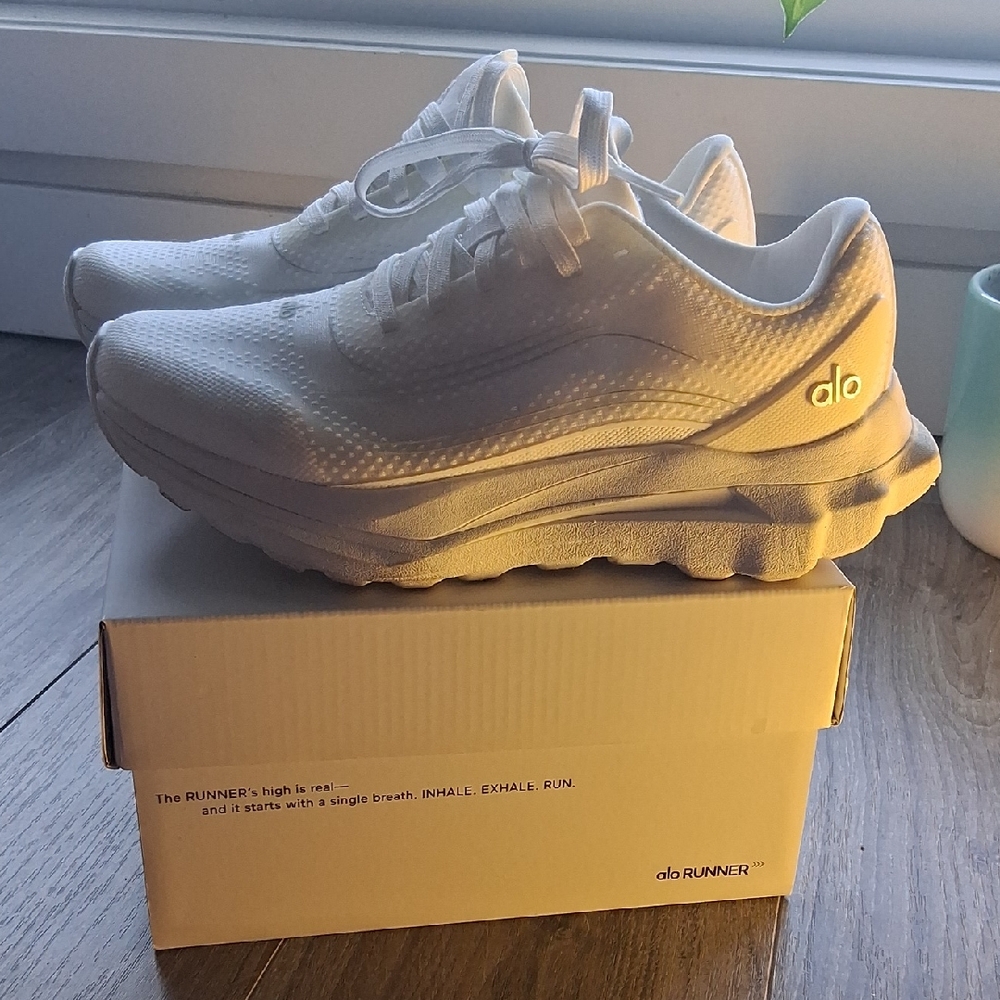 ALO Unisex 6,5 Yoga White Running Shoes